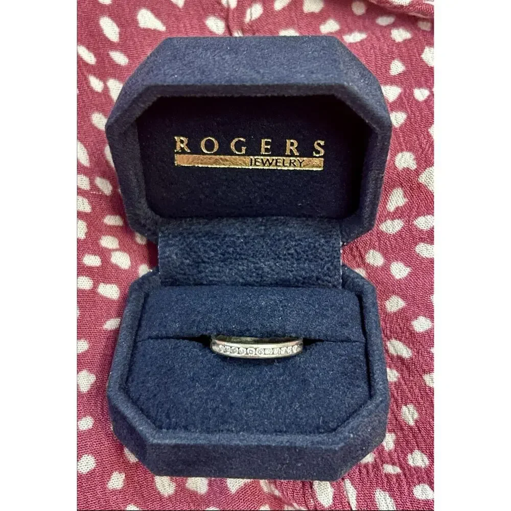 Vintage Rogers 1/4 CTW Diamond Channel Wedding Band Ring Size 8 w/ Box
